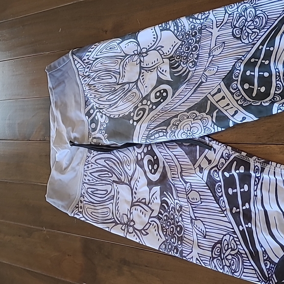 Arthletic tights size small - Picture 2 of 5